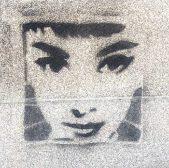 I'm not a big fan of grafitti on public buildings, but I love this spray-painted stencil. Whoever the art bandit is, they did a great job. Classic Audrey!